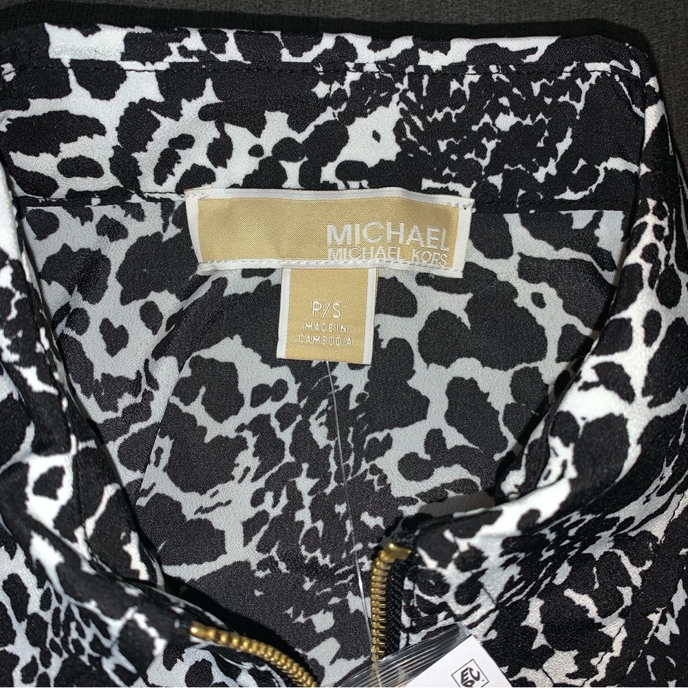 Michael Kors women’s Black and White Animal Print zip front top size p/s - Picture 3 of 3